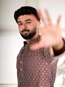 Koshin Men Embroidered Straight Kurta