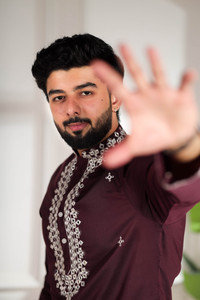 Koshin Men Embroidered Straight Kurta