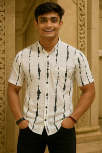 LEVIDE Men Self Design Casual Green Shirt
