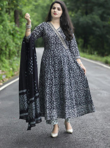 Loomster Women Kurta Pant Dupatta Set