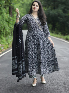 Loomster Women Kurta Pant Dupatta Set