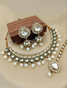 Lucentarts Jewellery Alloy Gold-plated White Jewellery Set