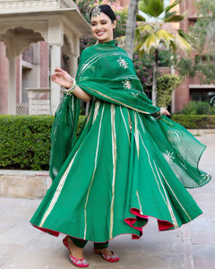 METRO-FASHION Women Kurta Pant Dupatta Set