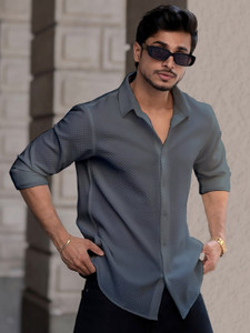 metronaut men regular fit solid spread collar casual shirt