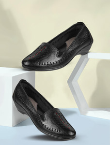 MOCHI TexturedRoundToeWedgeHeeledPumps Women Bellies
