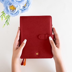 neorah a5coversleeve onlywith loop closure faux leather sleeve travel journal diary holder with pen loop2frontamp1back pocket6card slots  fits any a5soft cover travellers organiser - red