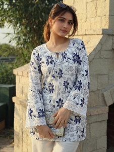 NF ATTIRE Women Floral Print Straight Kurta