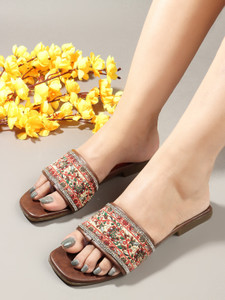 nidima women flats