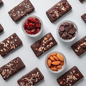nova nova - sugar free choco bar - almonds amp berries no processed sugar  gluten-free  no additives chemicals or preservatives  hand made fresh for your order pack of 20 600 grams