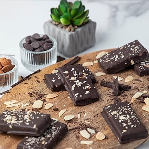 nova nova - sugar free choco bar - nutty almond no processed sugar  gluten-free  no additives chemicals or preservatives  hand made fresh for your order pack of 20 600 grams