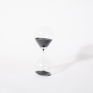 oslo hourglass timer  colored durable glass  counts approx 15 mins  sand clock timer  vintage style perfect for gift home decor study table desk office decoration - black small