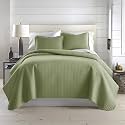 Oversized Bed Quilts Queen Size Set with 2 Pillow Shams, Sage Green Quilt