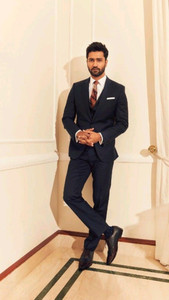 parsh lycra blend solid suit fabric