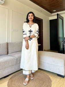 PINNARA Women Kurta Pant Set