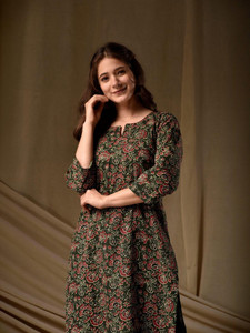 PIROKI Women Embroidered Straight Kurta