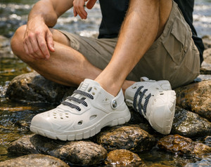 PM TRADERS Men Clogs