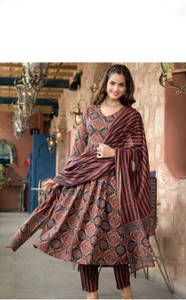 priyanshi fashion world women kurti pant dupatta set