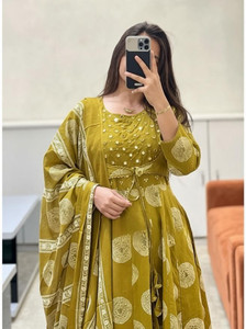 r n Women Kurta Dupatta Set
