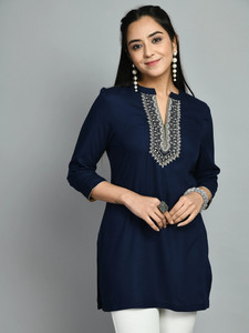 RAANISA Women Embroidered Straight Kurta