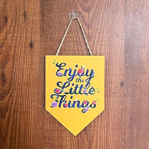 wooden enjoy the little things wall hanging for home decor 8x6 inchesswh8