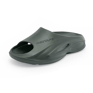 Red Tape Mens Sliders in Green