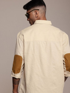 Roadster Men Solid Casual Beige Shirt