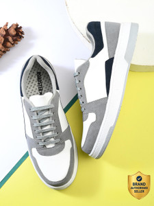 Roadster Men white grey colourblocked chunky comfortable