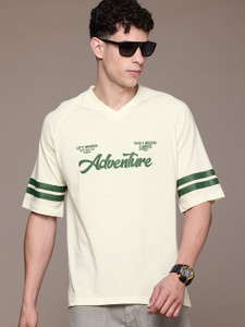 Roadster Printed Men V Neck Gold T-Shirt