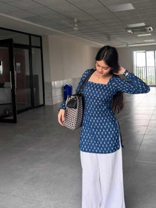 Shivifashion Women Floral Print Straight Kurta