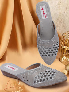 SHOKIYA Women Grey Flats