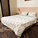 SJ Art &amp; Crafts 410 TC Cotton Double Bed Super Soft Quilt Reversible Light Weight for Summer and Winter Size- King 90X108 Inch (Blue Flower Print Machine Stitch)