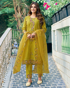 Skylee Women Kurta Pant Dupatta Set