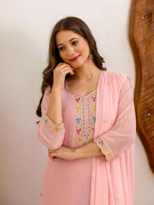 Skylee Women Kurta Pant Dupatta Set