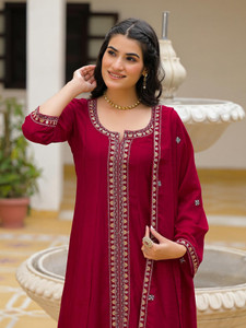 Skylee Women Kurta Pant Dupatta Set
