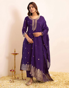 Skylee Women Silk Blend Kurta Pant Dupatta