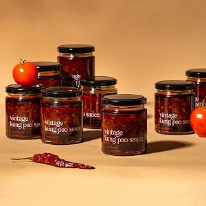 smallbatch vintage kung pao sauce gourmet condiment made with fresh ingredients tangy smoky sweet spread dip marinate stir fry chicken sandwich paneer preservative free pure veg - 200g