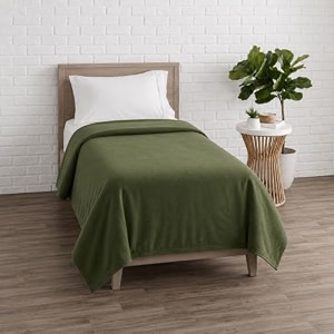 soft fleece blanket for single bed mild winter traveling blanket warm bedsheets all seasons blanket micro mink  lightweight single bed blanket for home 150220 cm green