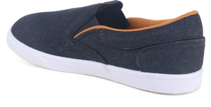 Sparx SM 402 Stylish Comfortable