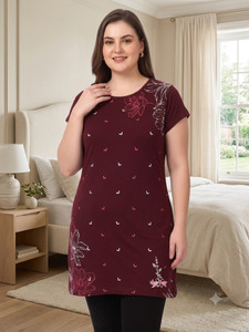 Star Touch Printed Women Round Neck Maroon