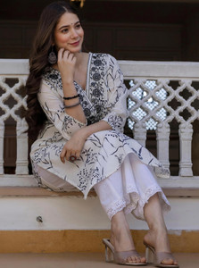 Surhi Women Embroidered Straight Kurta