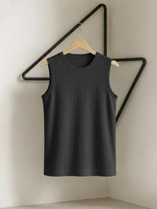 TeeWink Solid Men Round Neck Black T-Shirt