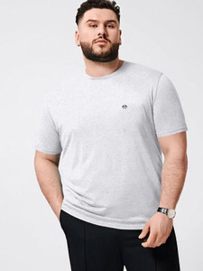 Trend Twist Solid Men Round Neck White