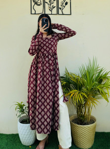 Udirag Women Printed Straight Kurta