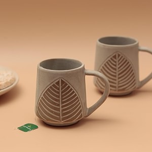 unravel stylish ceramic mugs  set of 2  drinking hot amp cold beverages  handcrafted teacoffee mug  cups ideal for daily use  durable amp long lasting gift  leaf outer design cream