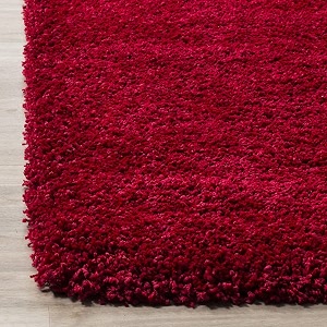 Urban Modern Decor Featuring Soft Shaggy Carpet