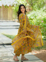 VAANEEP Women Cotton Blend Kurti Pant Dupatta