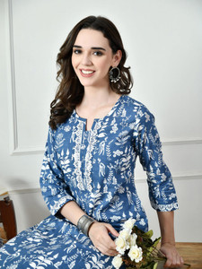 Vaimiya Women Floral Print Straight Kurta