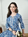 Vaimiya Women Floral Print Straight Kurta