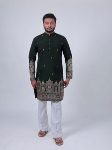Varbandhan Men Embroidered Straight Kurta