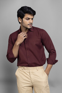 VASTRAWEAR Men Solid Casual Maroon Shirt